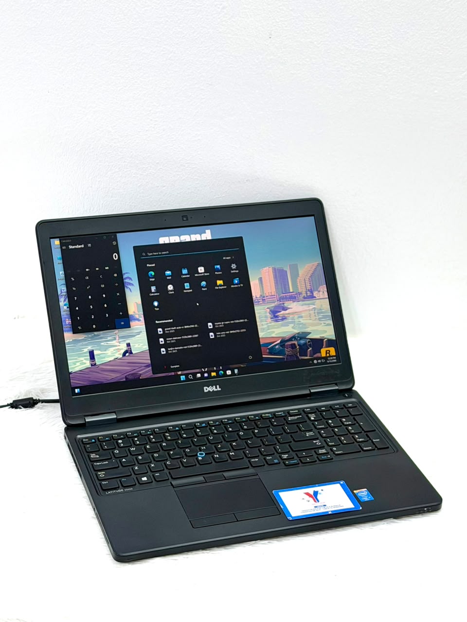 DELL LATITUDE 5550  Core(TM) i5  -5300U CPU - 15.6’’, 500 Go HDD - 8 Go Ram - Azerty